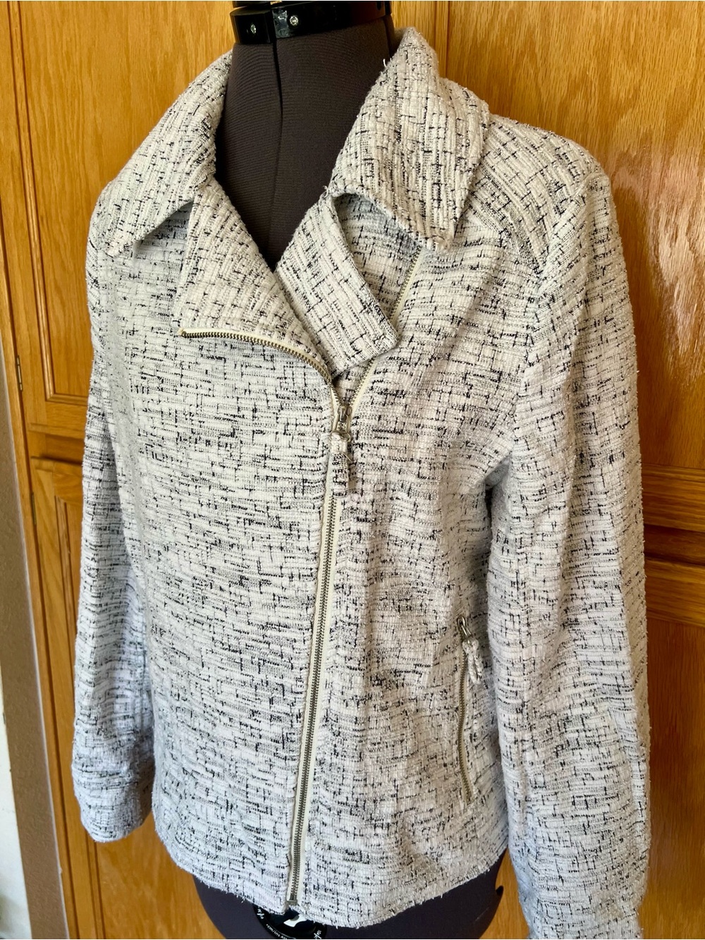 Max Studio Ivory and Black Tweed Moto Blazer - Picture 3 of 10